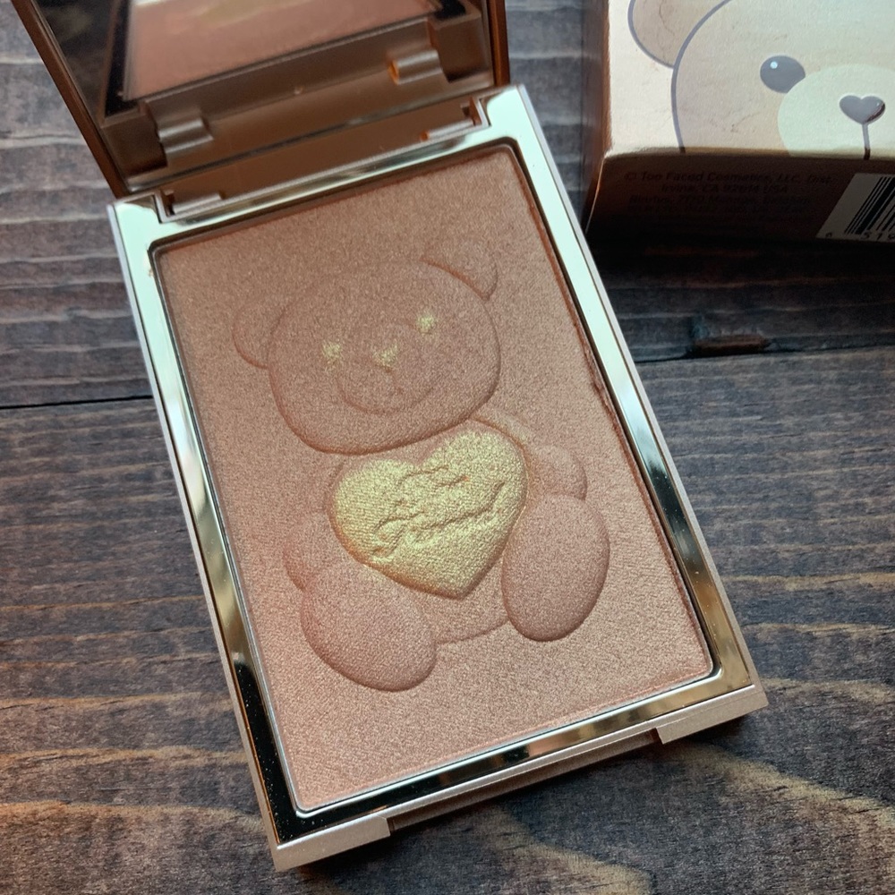 LIMITED EDITION Too Faced Teddy Bare It All Bronzer in Honey Bun Glow
